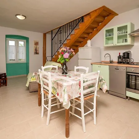 Gorgeous In Cokuni With Kitchen *